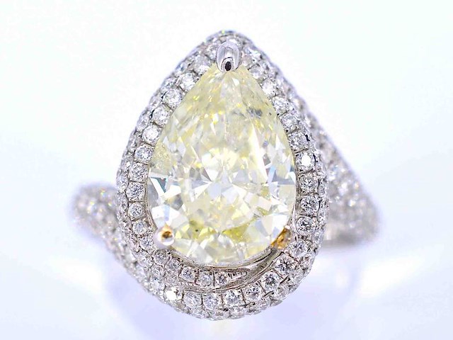 Witgouden bijzondere diamanten ring met een pear shape diamant van 3.00 carat - afbeelding 1 van  8