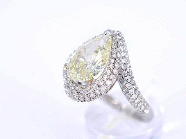 Witgouden bijzondere diamanten ring met een pear shape diamant van 3.00 carat - afbeelding 3 van  8