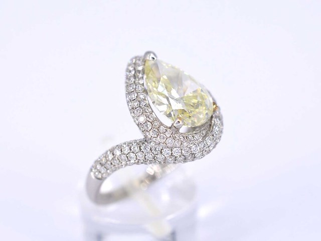Witgouden bijzondere diamanten ring met een pear shape diamant van 3.00 carat - afbeelding 4 van  8