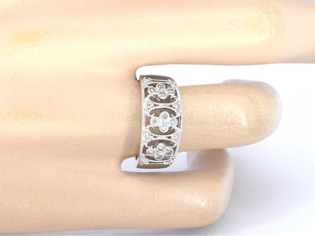Witgouden brede ring met natuurlijke diamanten in motief gezet - afbeelding 3 van  10