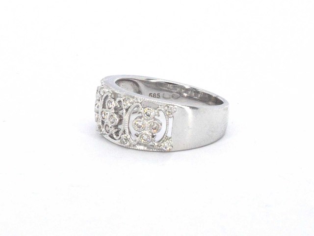 Witgouden brede ring met natuurlijke diamanten in motief gezet - afbeelding 6 van  10