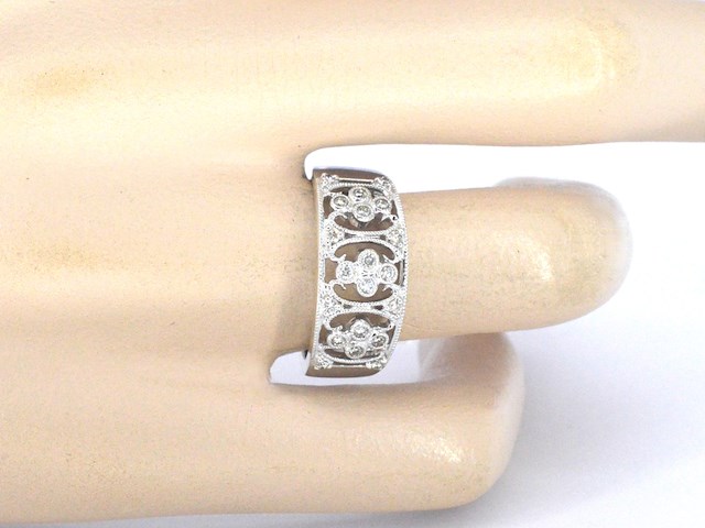 Witgouden brede ring met natuurlijke diamanten in motief gezet - afbeelding 4 van  11