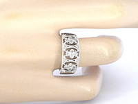 Witgouden brede ring met natuurlijke diamanten in motief gezet - afbeelding 4 van  11