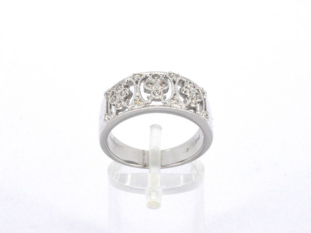 Witgouden brede ring met natuurlijke diamanten in motief gezet - afbeelding 7 van  11