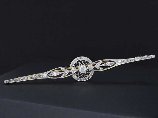 Witgouden broche met diamanten - afbeelding 1 van  8