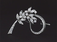 Witgouden broche met diamanten - afbeelding 1 van  6
