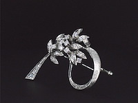 Witgouden broche met diamanten - afbeelding 2 van  6