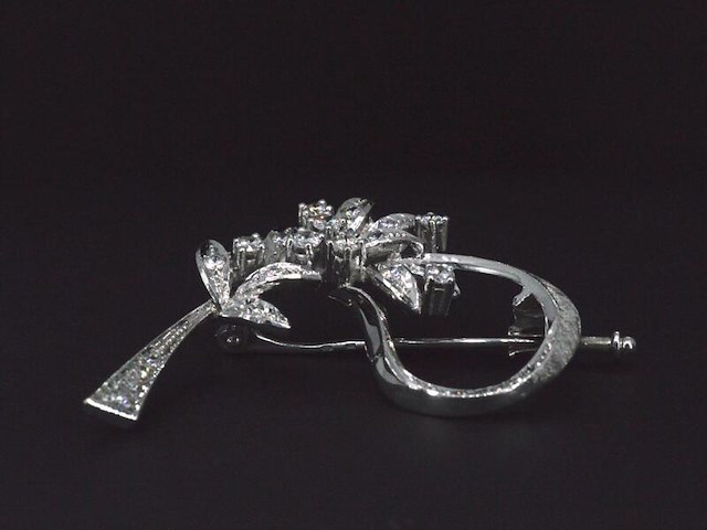Witgouden broche met diamanten - afbeelding 3 van  6