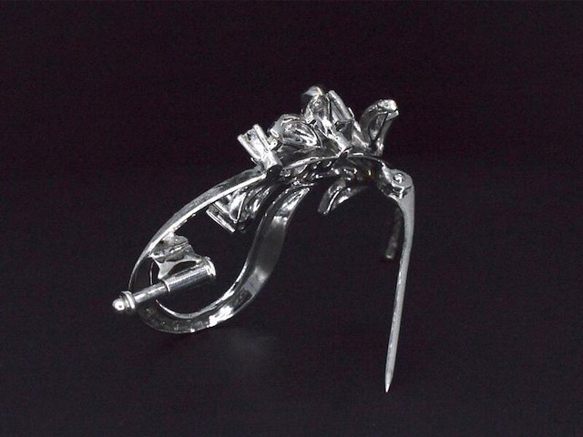 Witgouden broche met diamanten - afbeelding 4 van  6