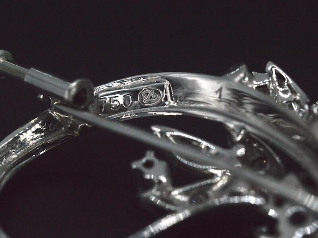 Witgouden broche met diamanten - afbeelding 6 van  6