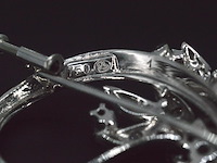 Witgouden broche met diamanten - afbeelding 6 van  6