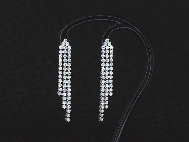 Witgouden chandelier oorbellen met hoge kwaliteit diamanten - afbeelding 1 van  9