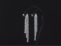 Witgouden chandelier oorbellen met hoge kwaliteit diamanten - afbeelding 5 van  9