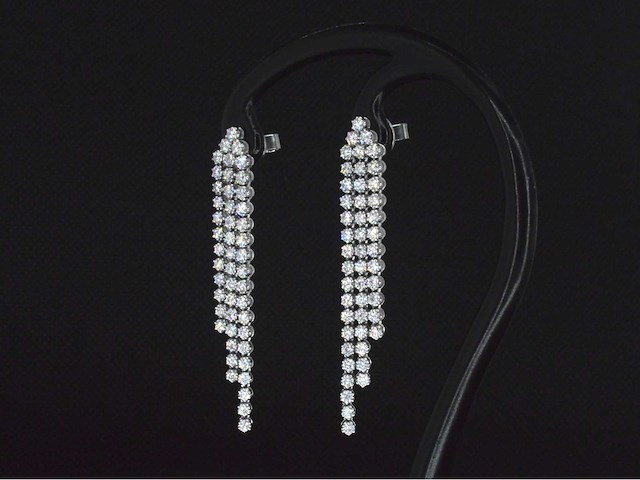 Witgouden chandelier oorbellen met hoge kwaliteit diamanten - afbeelding 6 van  9