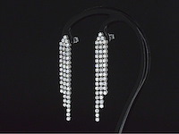 Witgouden chandelier oorbellen met hoge kwaliteit diamanten - afbeelding 6 van  9