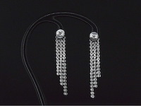 Witgouden chandelier oorbellen met hoge kwaliteit diamanten - afbeelding 8 van  9
