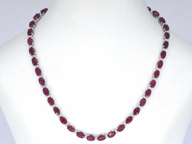 Witgouden collier met diamanten en robijn - afbeelding 1 van  9