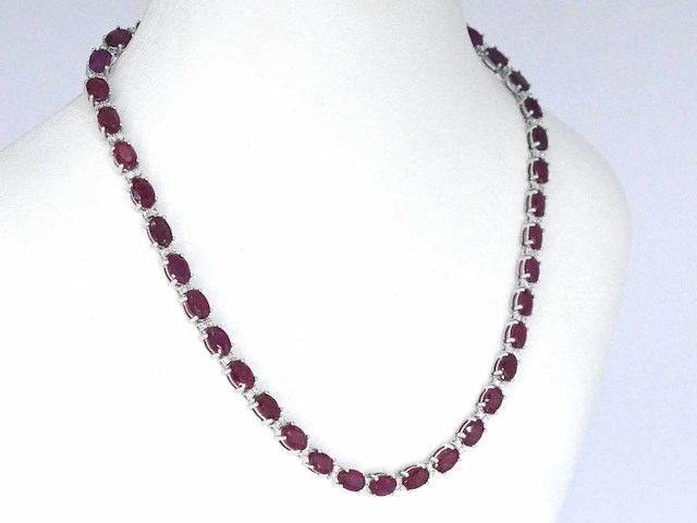 Witgouden collier met diamanten en robijn - afbeelding 5 van  9