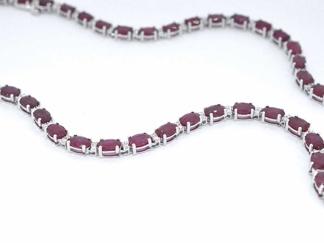 Witgouden collier met diamanten en robijn - afbeelding 7 van  9