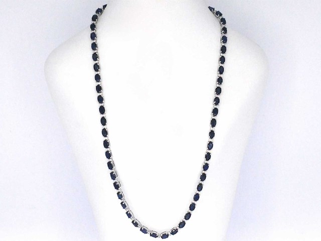 Witgouden collier met diamanten en saffier - afbeelding 2 van  9