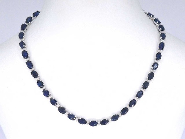 Witgouden collier met diamanten en saffier - afbeelding 1 van  9