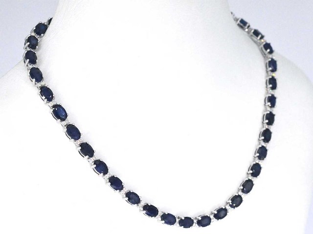 Witgouden collier met diamanten en saffier - afbeelding 8 van  9