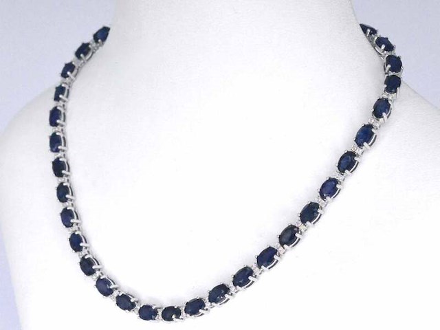 Witgouden collier met diamanten en saffier - afbeelding 4 van  10