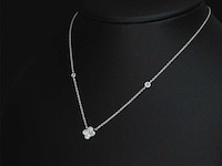 Witgouden collier met diamanten hanger klaver vier - afbeelding 4 van  7