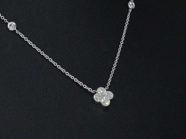 Witgouden collier met diamanten hanger klaver vier - afbeelding 1 van  8