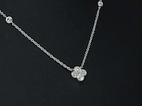 Witgouden collier met diamanten hanger klaver vier