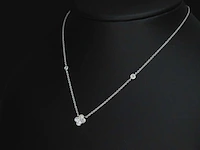 Witgouden collier met diamanten hanger klaver vier - afbeelding 3 van  8