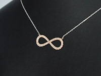 Witgouden collier met een rosegouden diamanten infinity hanger - afbeelding 3 van  9