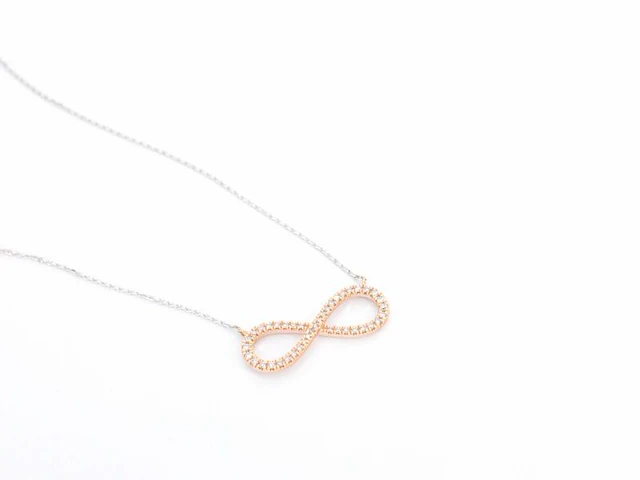 Witgouden collier met een rosegouden diamanten infinity hanger - afbeelding 6 van  9
