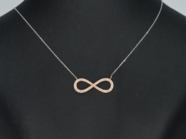 Witgouden collier met een rosegouden diamanten infinity hanger - afbeelding 2 van  7