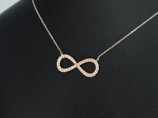 Witgouden collier met een rosegouden diamanten infinity hanger - afbeelding 3 van  7