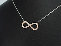 Witgouden collier met rosegouden diamanten infinity hanger - afbeelding 2 van  8