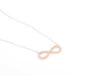 Witgouden collier met rosegouden diamanten infinity hanger - afbeelding 4 van  8