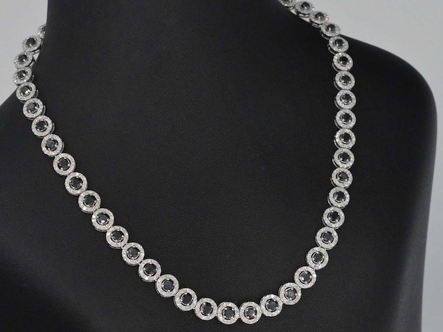 Witgouden collier met witte en zwarte diamanten 14.00 carat - afbeelding 5 van  8