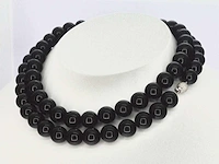 Witgouden collier onyx