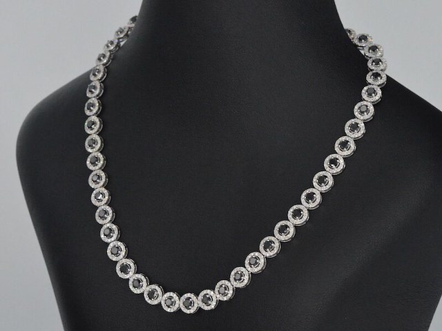 Witgouden collier volledig met witte en zwarte diamanten 14.00 carat - afbeelding 3 van  9