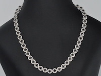 Witgouden collier volledig met witte en zwarte diamanten 14.00 carat