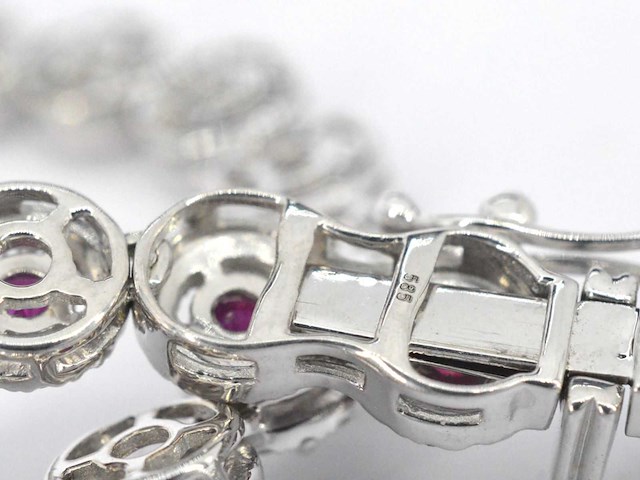 Witgouden collier witte diamanten en robijnen 15.00 carat - afbeelding 2 van  10