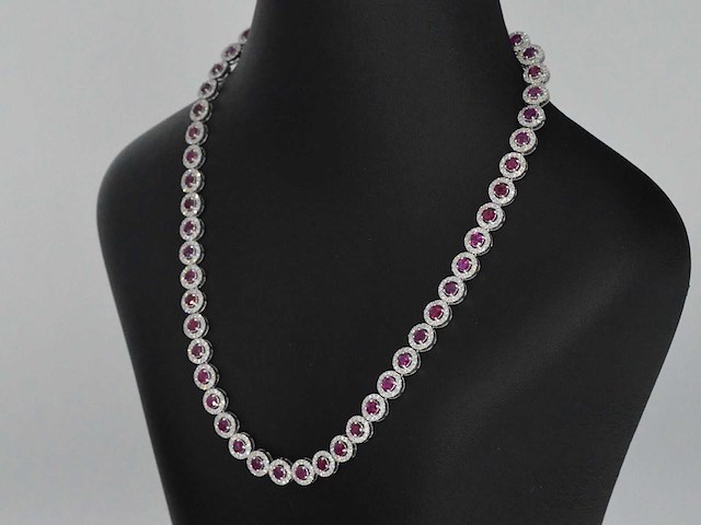 Witgouden collier witte diamanten en robijnen 15.00 carat - afbeelding 5 van  10