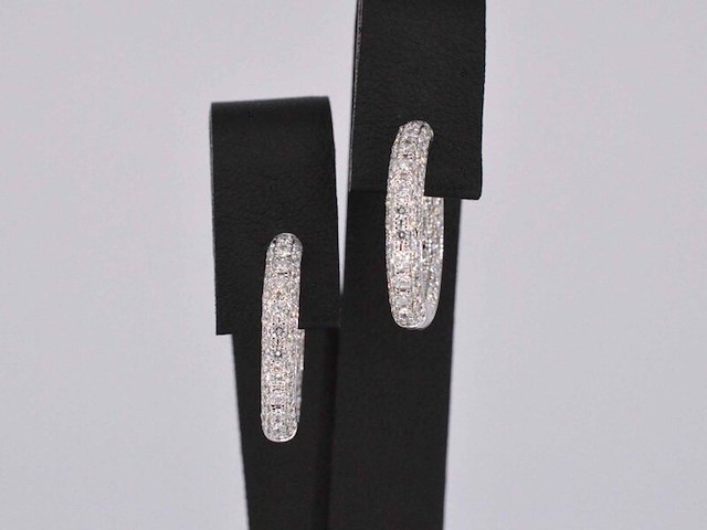 Witgouden creolen met briljant geslepen diamanten - afbeelding 1 van  10