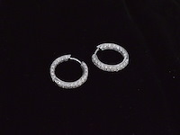 Witgouden creolen met briljant geslepen diamanten - afbeelding 9 van  10