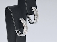 Witgouden creolen met diamanten - afbeelding 7 van  12