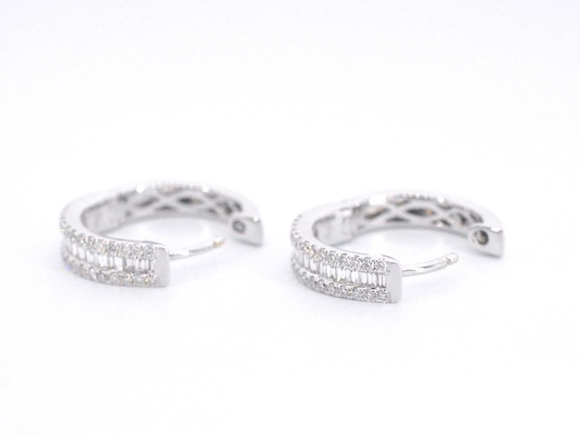 Witgouden creolen met diamanten - afbeelding 9 van  12