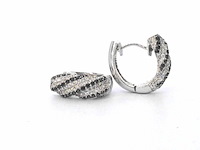 Witgouden creolen met wit en zwarte diamanten - afbeelding 2 van  7