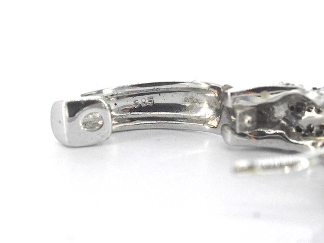 Witgouden creolen met wit en zwarte diamanten - afbeelding 5 van  7