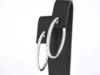 Witgouden creolen oorbellen met diamanten - afbeelding 5 van  8